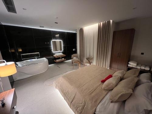 4b2f45d4-d089-4478-8fdd-c21fa5028105