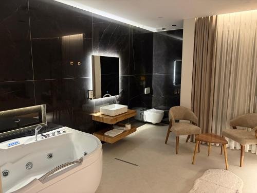 fb96c535-0b03-4a90-9e55-81b6342388da